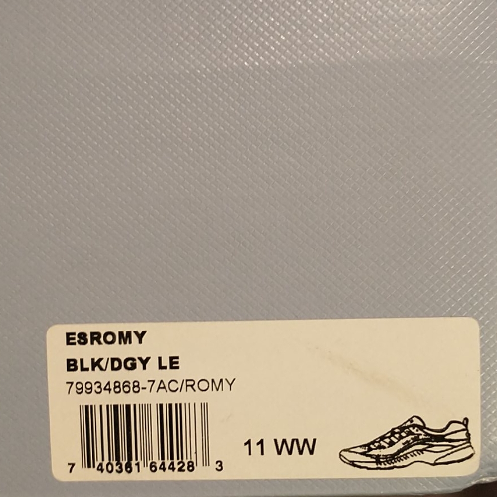 Shoes - Picture 4 of 4